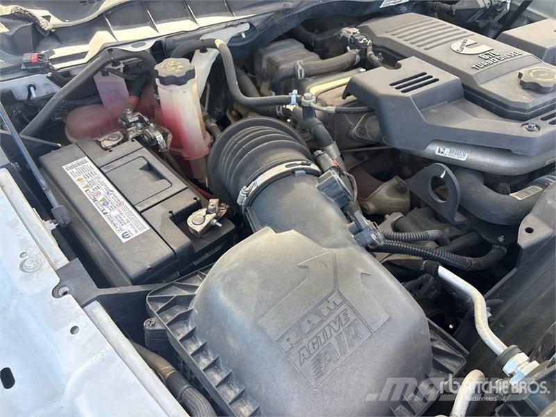 RAM 5500HD Tovornjaki s kesonom/platojem