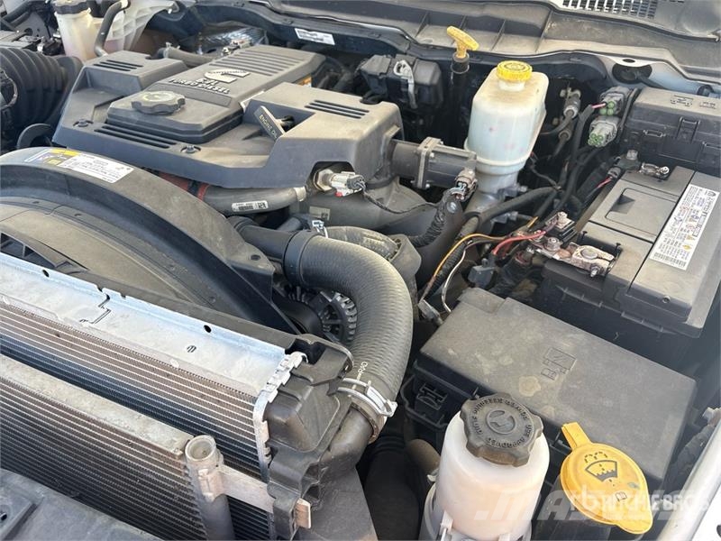 RAM 5500HD Tovornjaki s kesonom/platojem