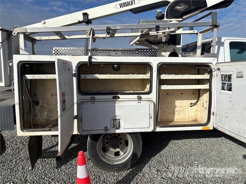 RAM on Ram 4500 4x4 Bucket Truck Ant vilkikų montuojamos kėlimo platformos