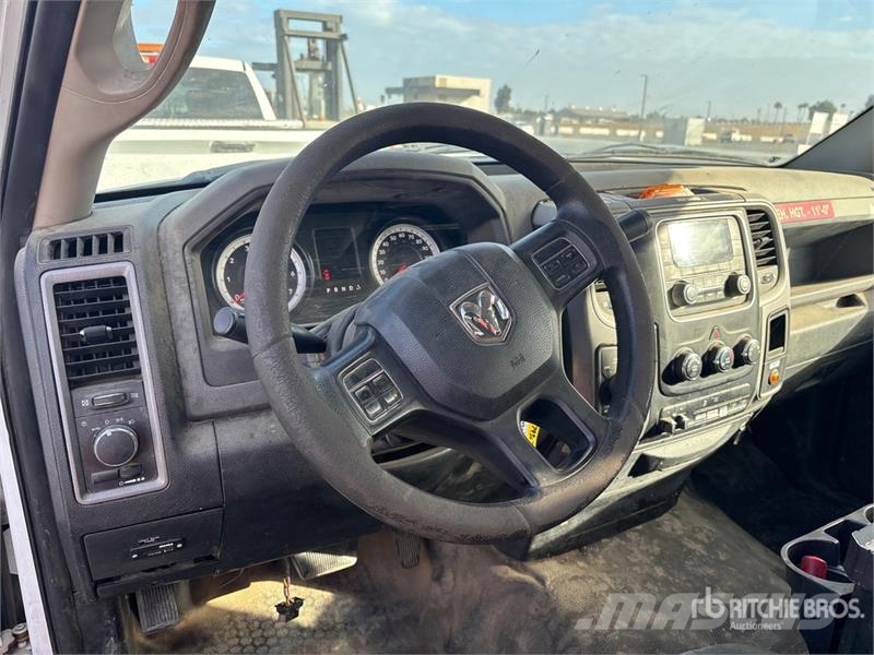 RAM on Ram 4500 4x4 Bucket Truck Ant vilkikų montuojamos kėlimo platformos