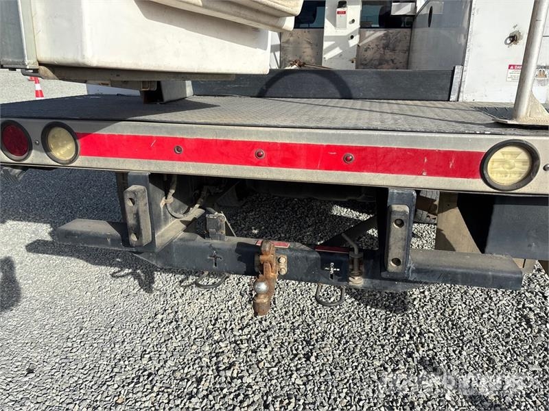 RAM on Ram 4500 4x4 Bucket Truck Ant vilkikų montuojamos kėlimo platformos