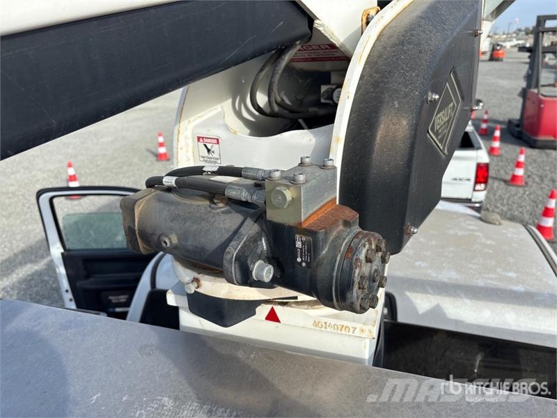 RAM on Ram 4500 4x4 Bucket Truck Ant vilkikų montuojamos kėlimo platformos