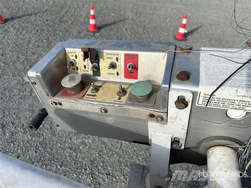 RAM on Ram 4500 4x4 Bucket Truck Ant vilkikų montuojamos kėlimo platformos