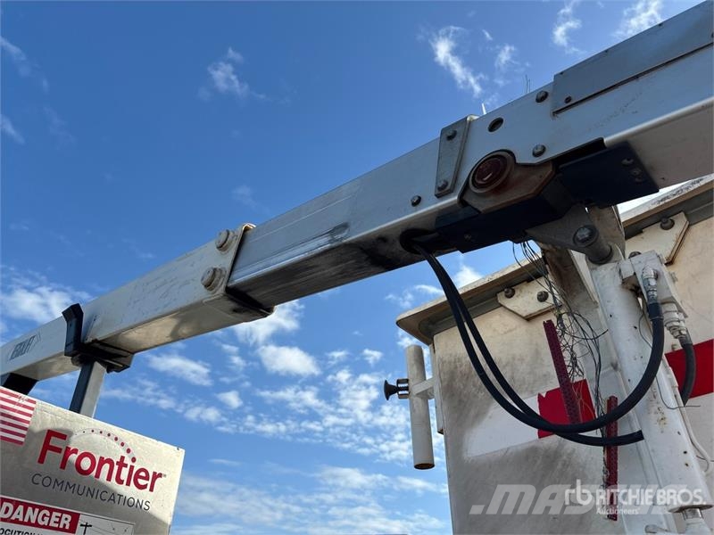 RAM on Ram 4500 4x4 Bucket Truck Ant vilkikų montuojamos kėlimo platformos