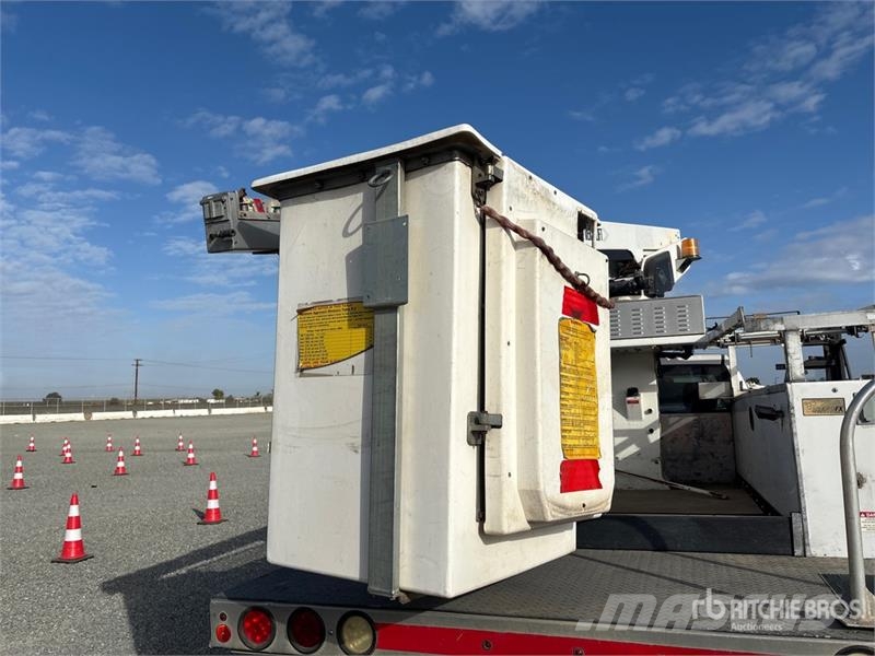RAM on Ram 4500 4x4 Bucket Truck Ant vilkikų montuojamos kėlimo platformos
