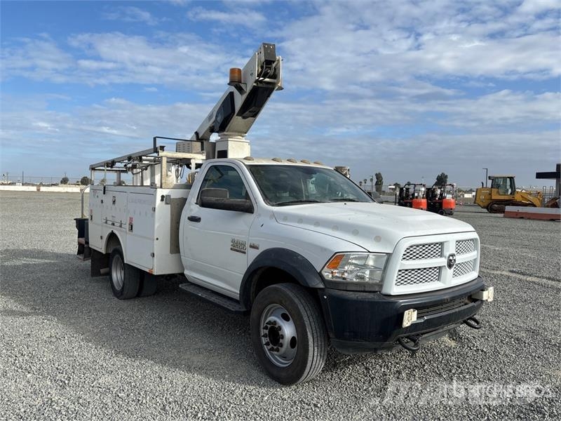 RAM on Ram 4500 4x4 Bucket Truck Ant vilkikų montuojamos kėlimo platformos