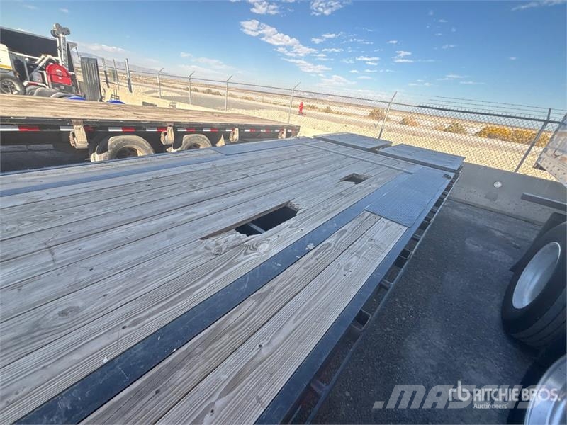 RawMaxx 26 ft T/A Gooseneck Equipment Trailer Auto pārvadāšanas treileri