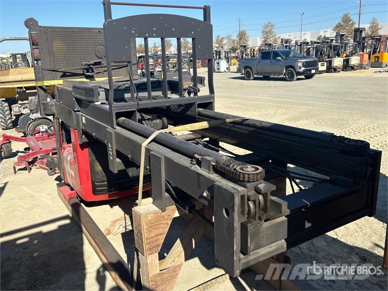 Raymond 1125 lb Order Picker Електронавантажувачі