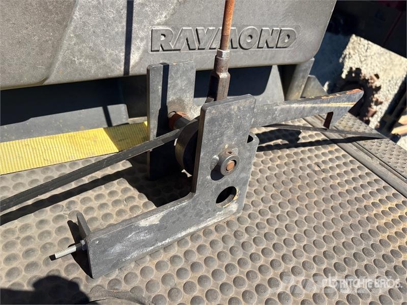 Raymond 1125 lb Order Picker Електронавантажувачі