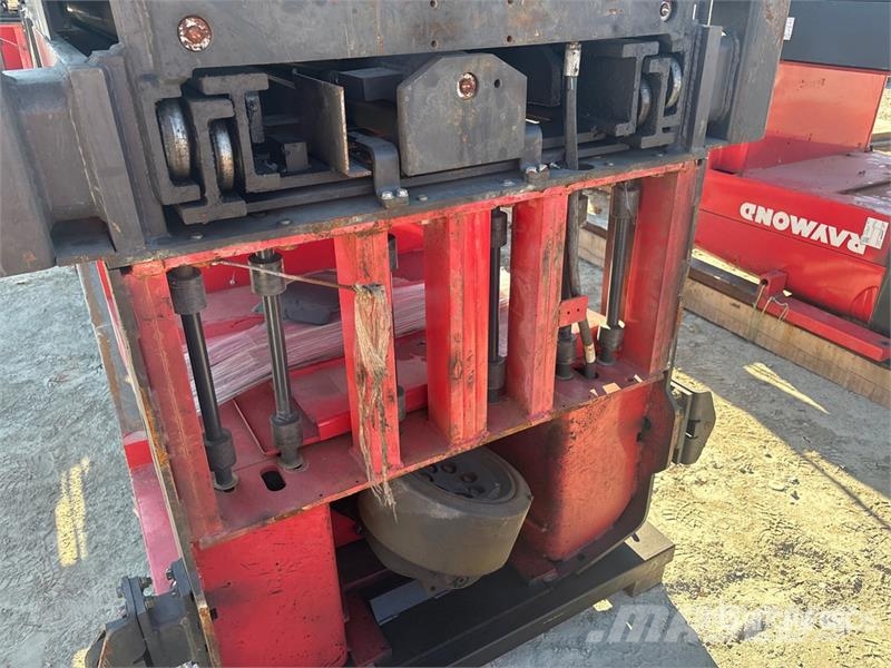 Raymond 1125 lb Order Picker Електронавантажувачі
