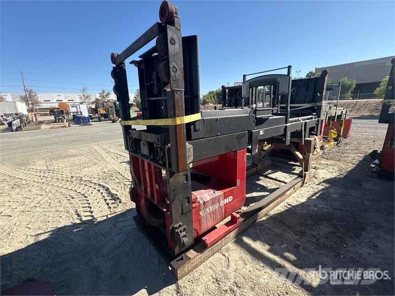Raymond 1125 lb Order Picker Електронавантажувачі