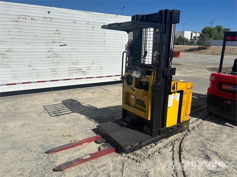 Raymond 152-0PC30TT 3000 lb Order Picker معدات الرفع متوسط المستوى
