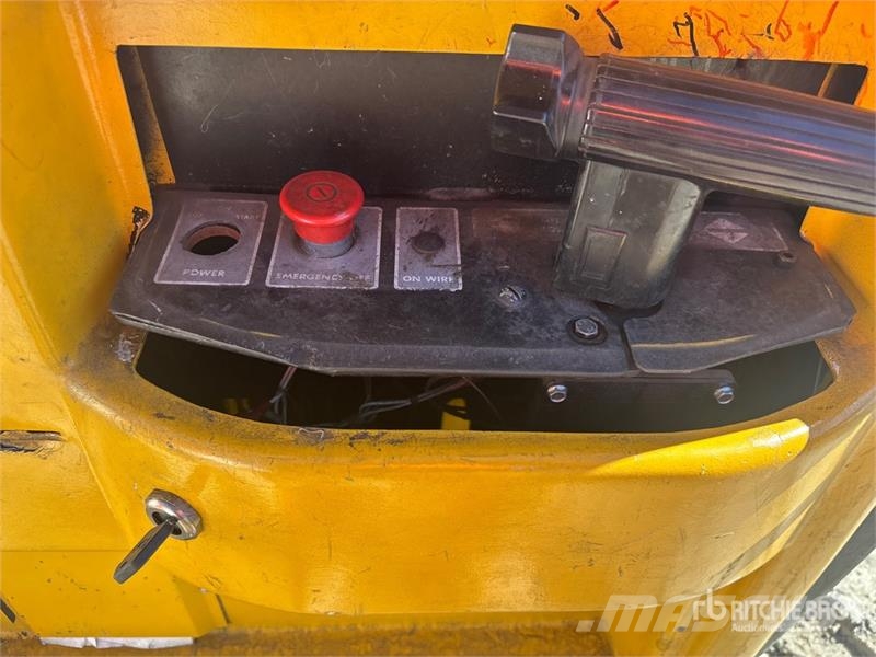 Raymond 152-0PC30TT Order Picker Middelsløftende plukketruck