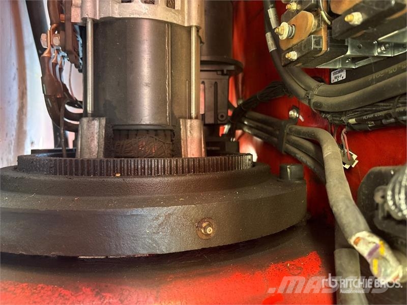 Raymond 560-OPC30TT 1125 lb Order Picker Préparateur de commande moyenne levée