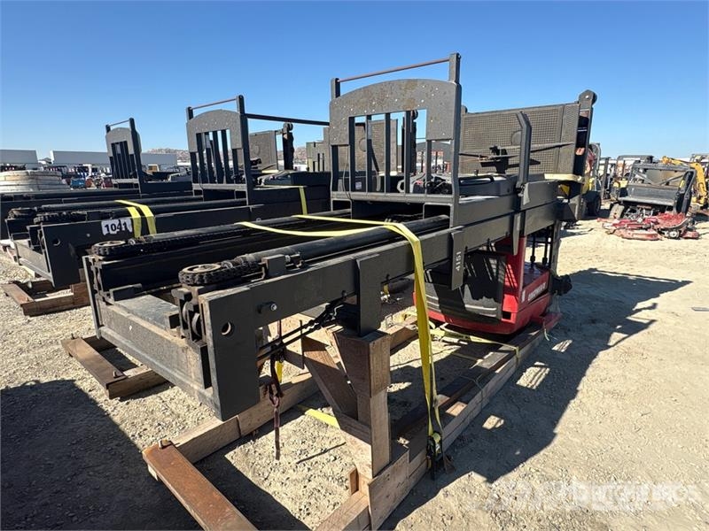 Raymond 560-OPC30TT 1125 lb Order Picker Préparateur de commande moyenne levée