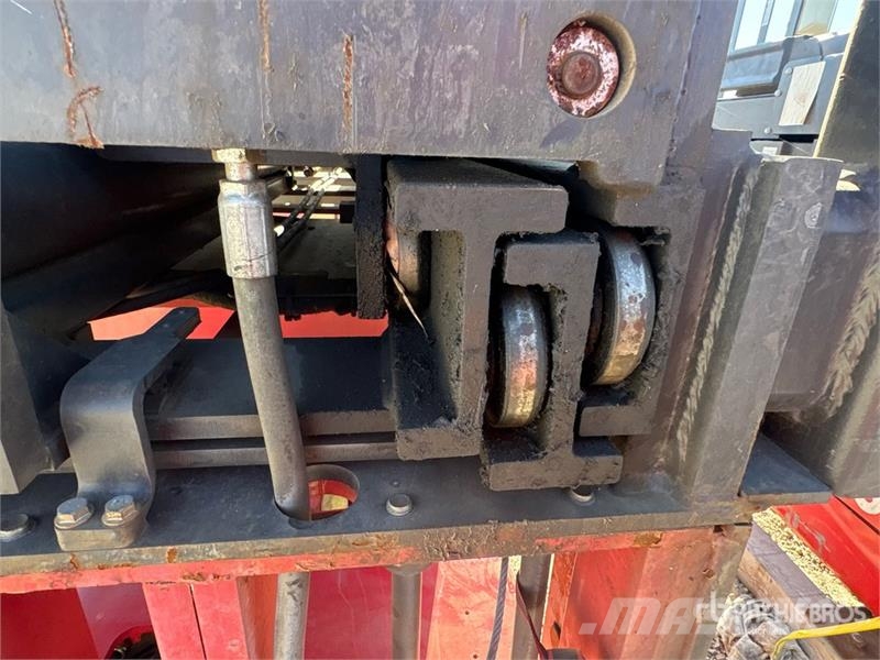 Raymond 560-OPC30TT 1125 lb Order Picker Préparateur de commande moyenne levée