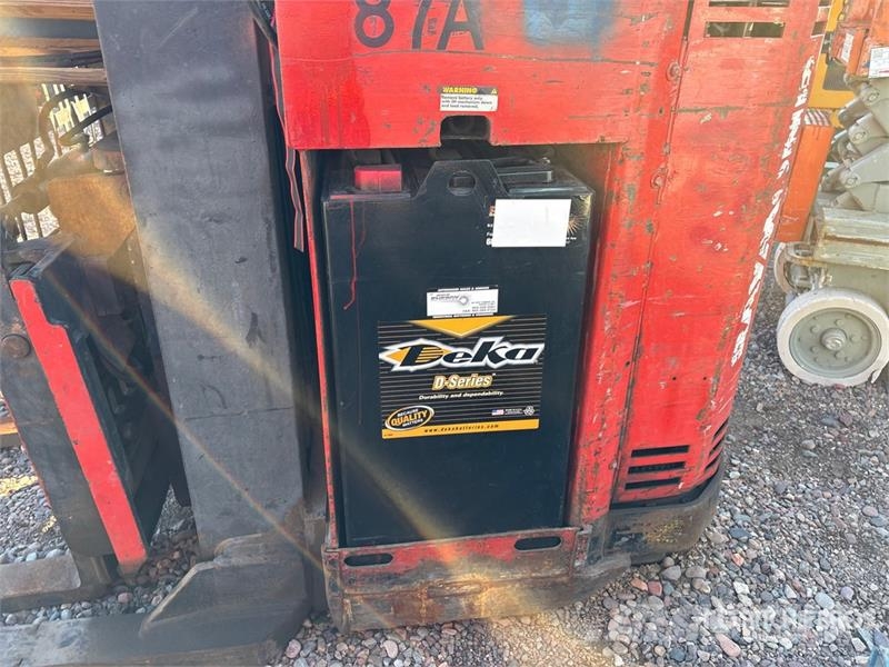 Raymond RA30TT 3000 lb Electric Forklift (Inoperable) Elektriniai šakiniai krautuvai