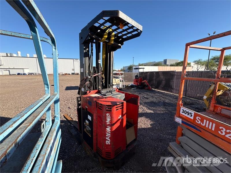Raymond RA30TT 3000 lb Electric Forklift (Inoperable) Elektriniai šakiniai krautuvai