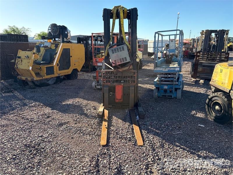 Raymond RA30TT 3000 lb Electric Forklift (Inoperable) Elektriniai šakiniai krautuvai