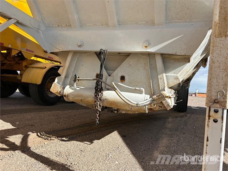 Red River 42 ft Tri/A Belly Dump Trailer Remorque benne