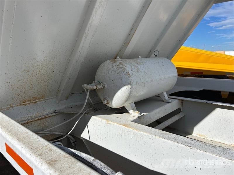 Red River 42 ft Tri/A Belly Dump Trailer Remorque benne