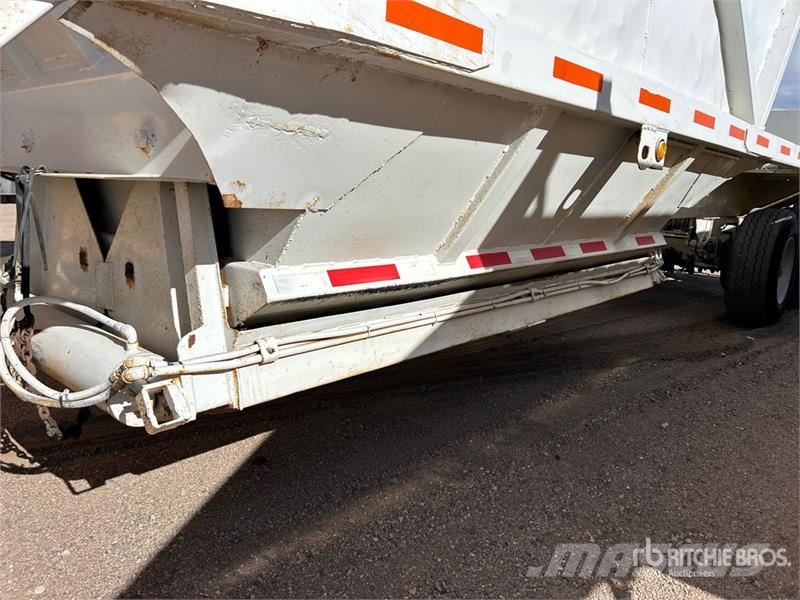 Red River 42 ft Tri/A Belly Dump Trailer Remorque benne