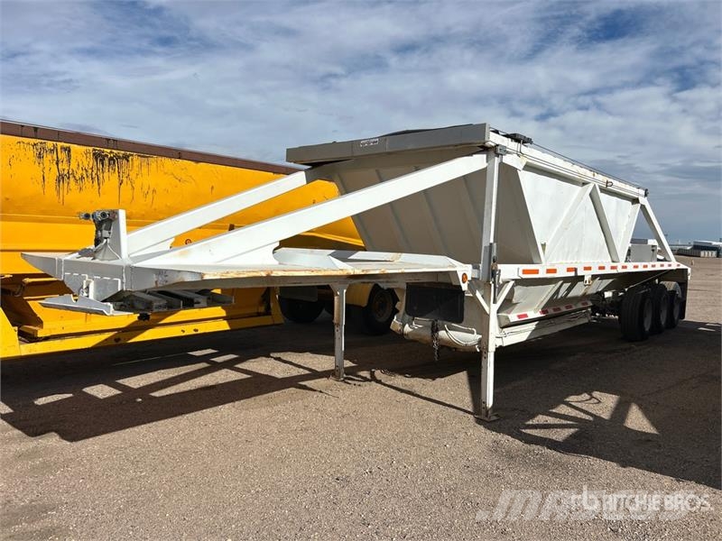 Red River 42 ft Tri/A Belly Dump Trailer Remorque benne