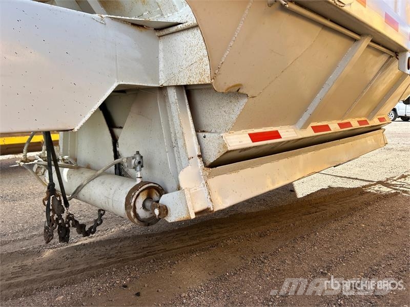 Red River 42 ft Tri/A Belly Dump Trailer Remorque benne