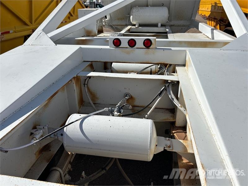 Red River 42 ft Tri/A Belly Dump Trailer Remorque benne