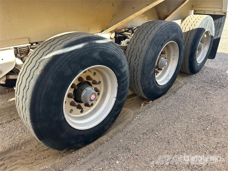 Red River 42 ft Tri/A Belly Dump Trailer Remorque benne