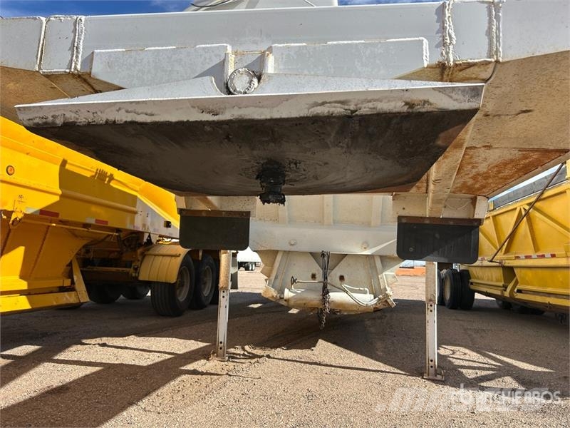 Red River 42 ft Tri/A Belly Dump Trailer Remorque benne