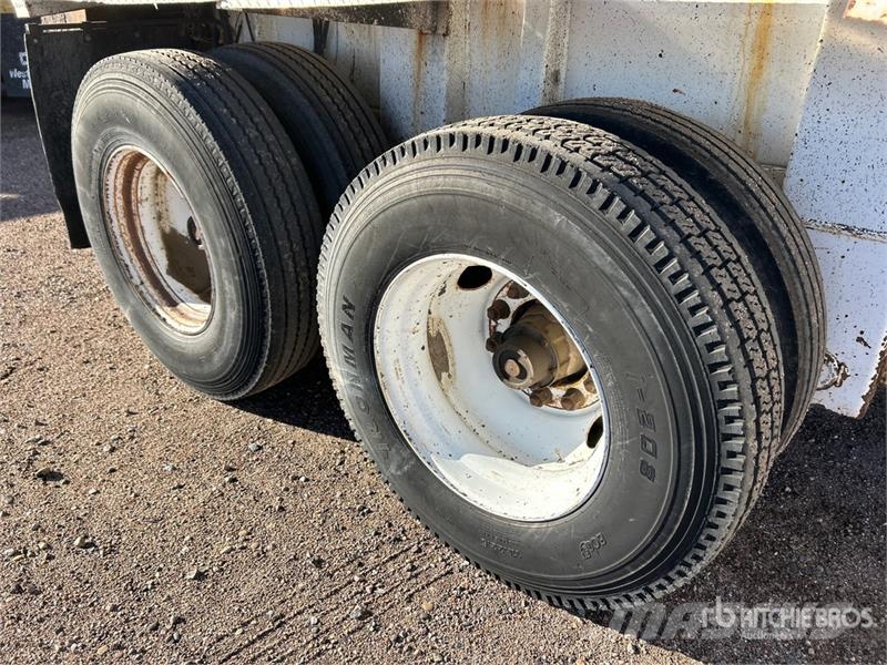 Red River BD237 Напівпричепи з рухомою підлогою
