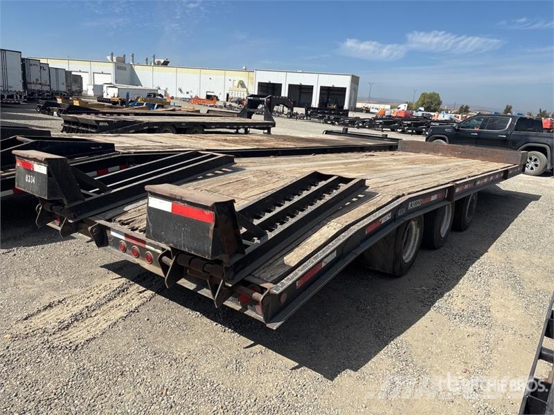 Redi-Haul 30 ft Tri/A Equipment Trailer Rimorchio per il trasporto di veicoli