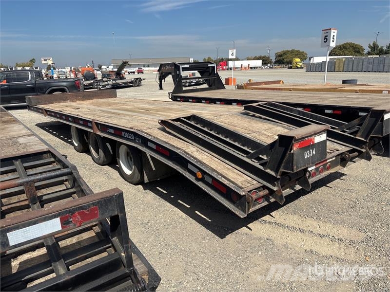 Redi-Haul 30 ft Tri/A Equipment Trailer Rimorchio per il trasporto di veicoli