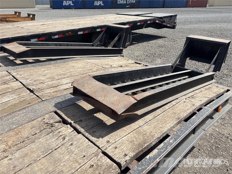 Redi-Haul 30 ft Tri/A Equipment Trailer Rimorchio per il trasporto di veicoli
