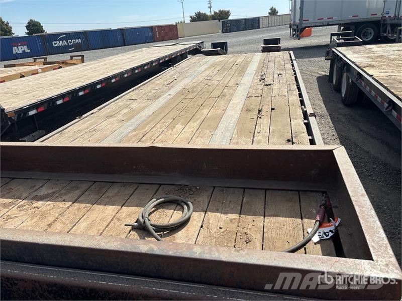 Redi-Haul 30 ft Tri/A Equipment Trailer Rimorchio per il trasporto di veicoli
