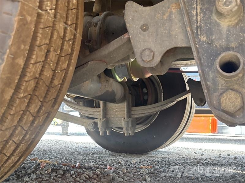 Redi-Haul 30 ft Tri/A Equipment Trailer Rimorchio per il trasporto di veicoli