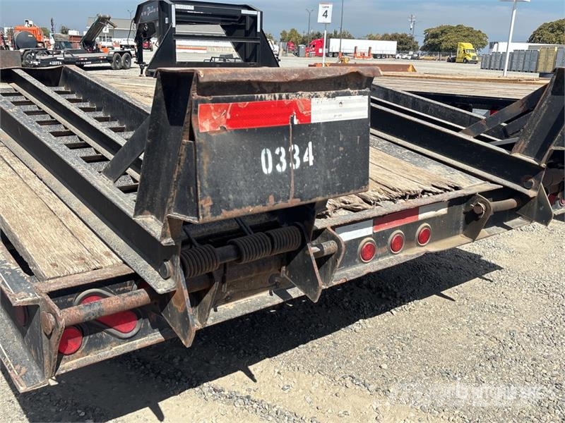 Redi-Haul 30 ft Tri/A Equipment Trailer Rimorchio per il trasporto di veicoli