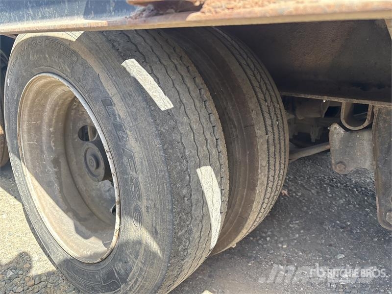 Redi-Haul 30 ft Tri/A Equipment Trailer Rimorchio per il trasporto di veicoli