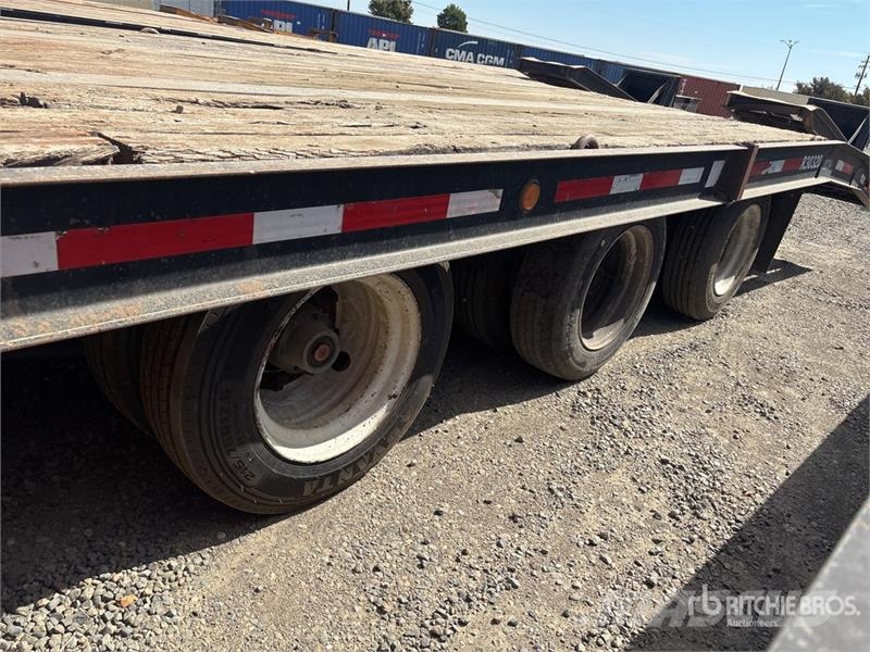 Redi-Haul 30 ft Tri/A Equipment Trailer Rimorchio per il trasporto di veicoli