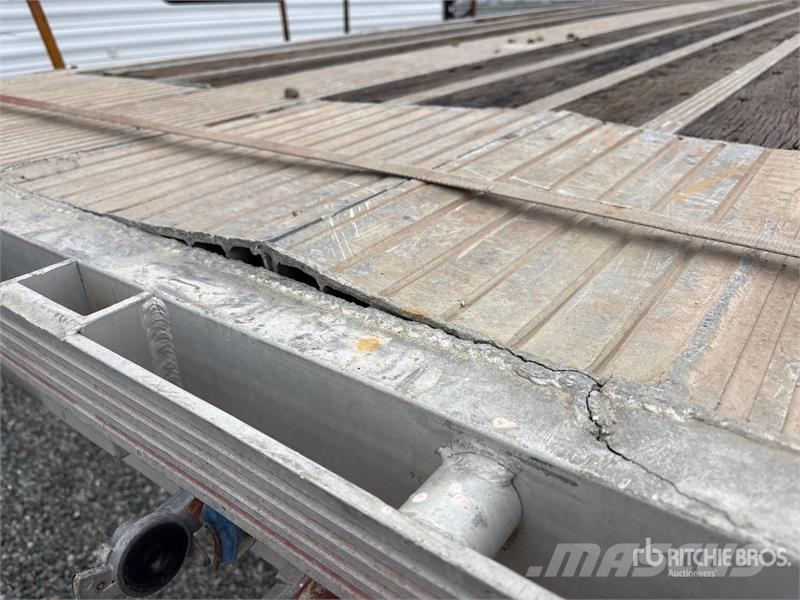  Reinke 45 ft T/A Flatbed Trailer Remolques de cama baja