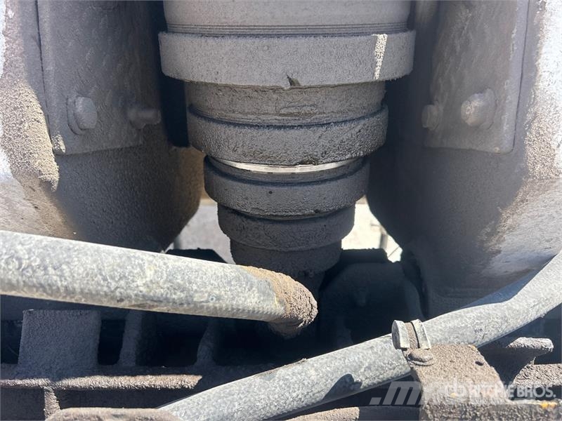 Reliance 32 ft T/A End Dump Trailer Tipphengere
