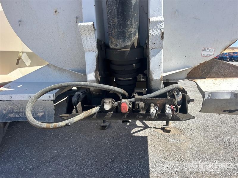 Reliance 32 ft T/A End Dump Trailer Tipphengere