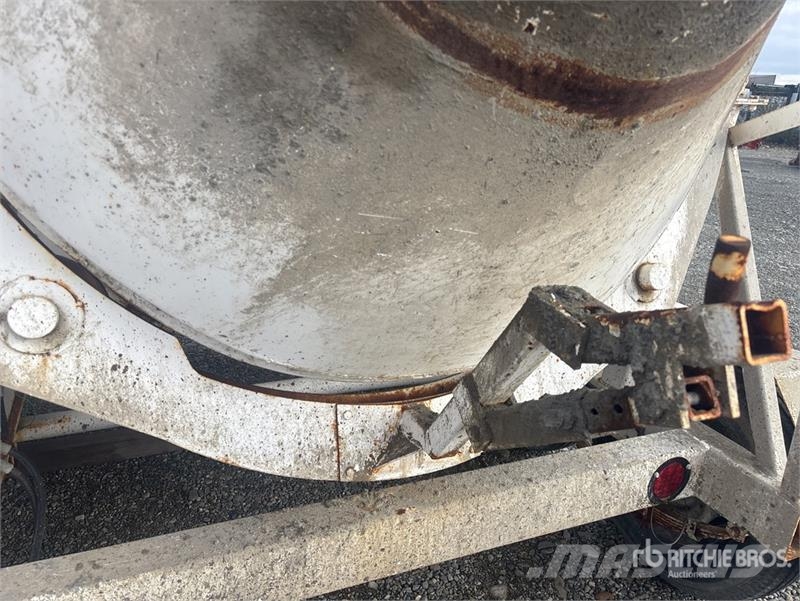 Right Mfg Systems 2DH-3 3 cyd Portable Concrete Mi Betoonisegistid