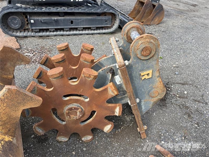 Rockland 24 in Compaction Wheel مداحل