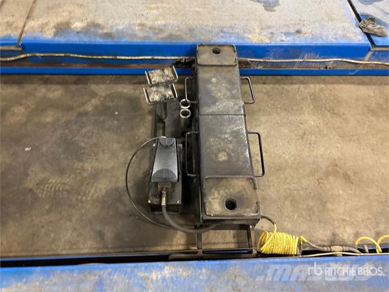 Rotary ARO14N101Y 4 Post 14000 lb Vehicle Lift Gradbeništvo - drugo