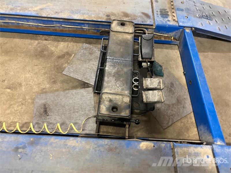Rotary ARO14N101Y 4 Post 14000 lb Vehicle Lift Gradbeništvo - drugo