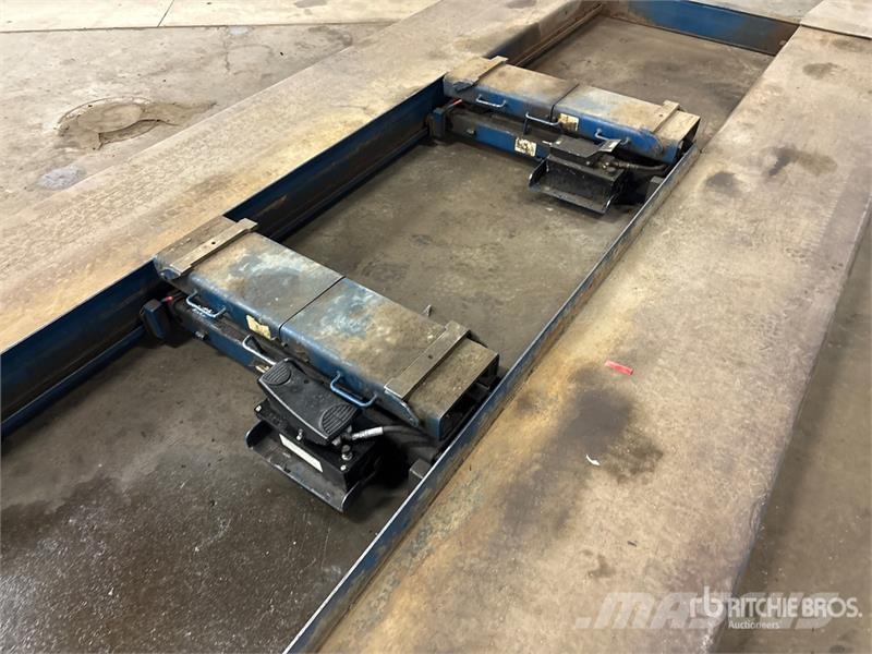  Rotary SM180 4 Post 18000 lb Vehicle Lift Építőipar - Egyebek