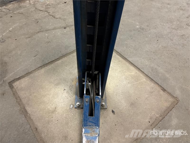  Rotary SM180 4 Post 18000 lb Vehicle Lift Építőipar - Egyebek