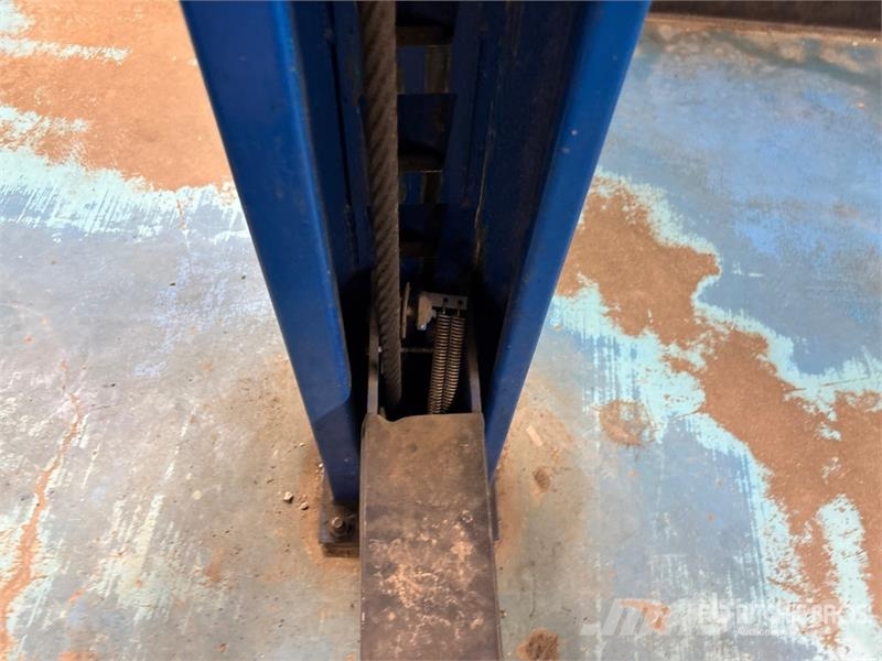 Rotary SM302-300 4 Post 30000 lb Vehicle Lift Építőipar - Egyebek